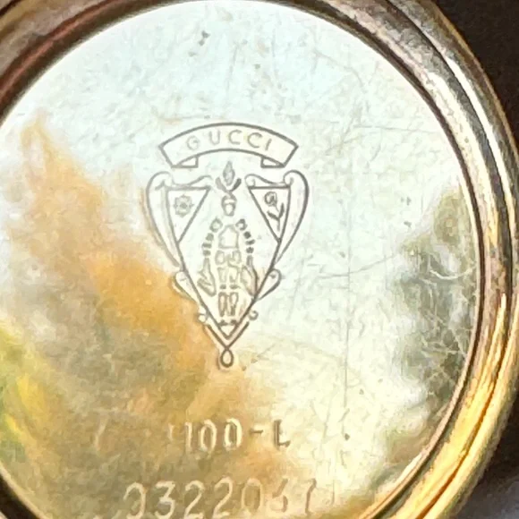 GUCCI Gold Watch with Additional Bezels, 17 total. Pre-treasured. Best Offer. - Picture 3 of 12